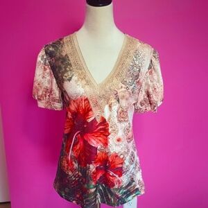 ETCYY Ladies Wild flower Lace V-Neck T-shirt (NWT!)